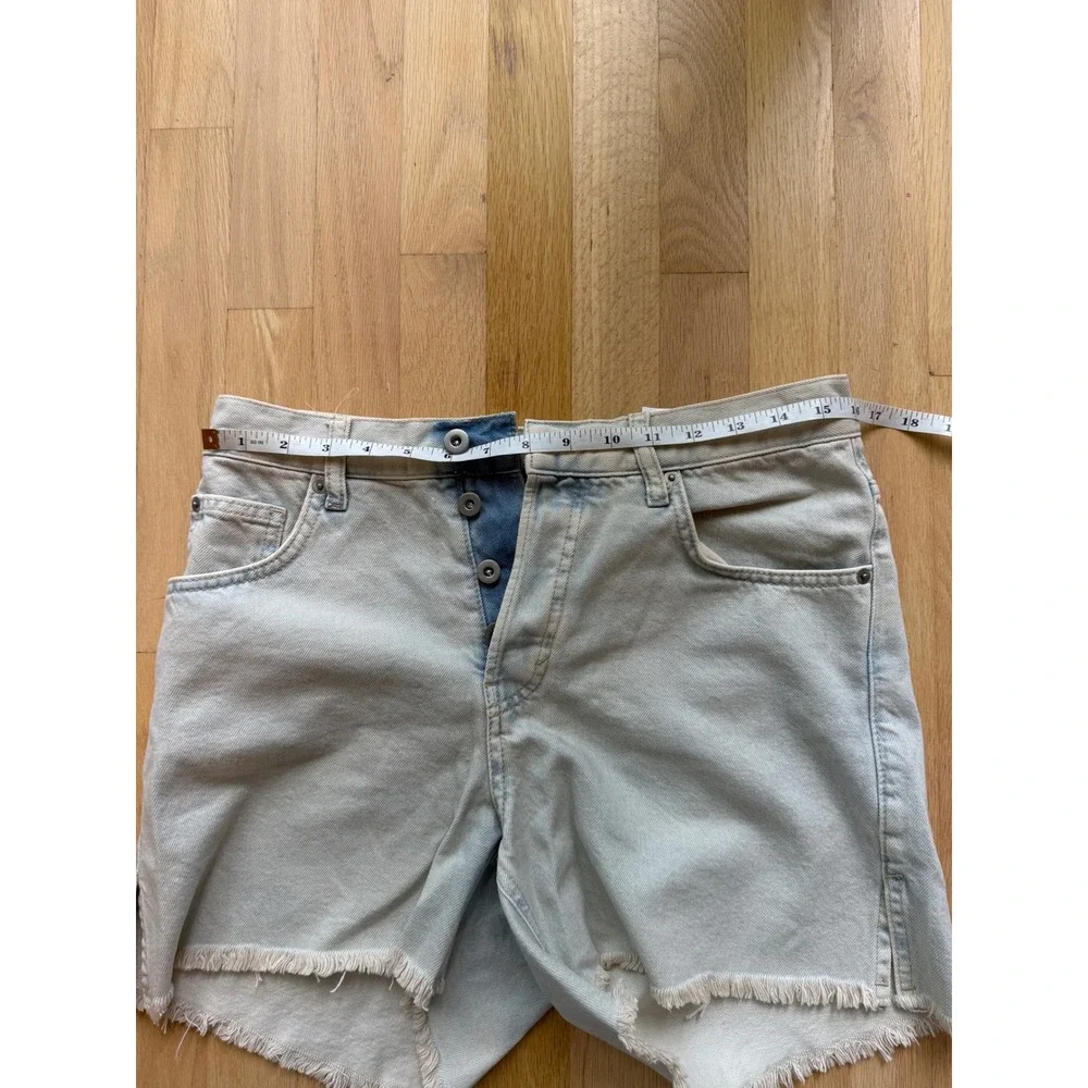 NWT H&M Denim Cut Off Shorts Women Light Blue High Waisted Frayed Hem Size 10